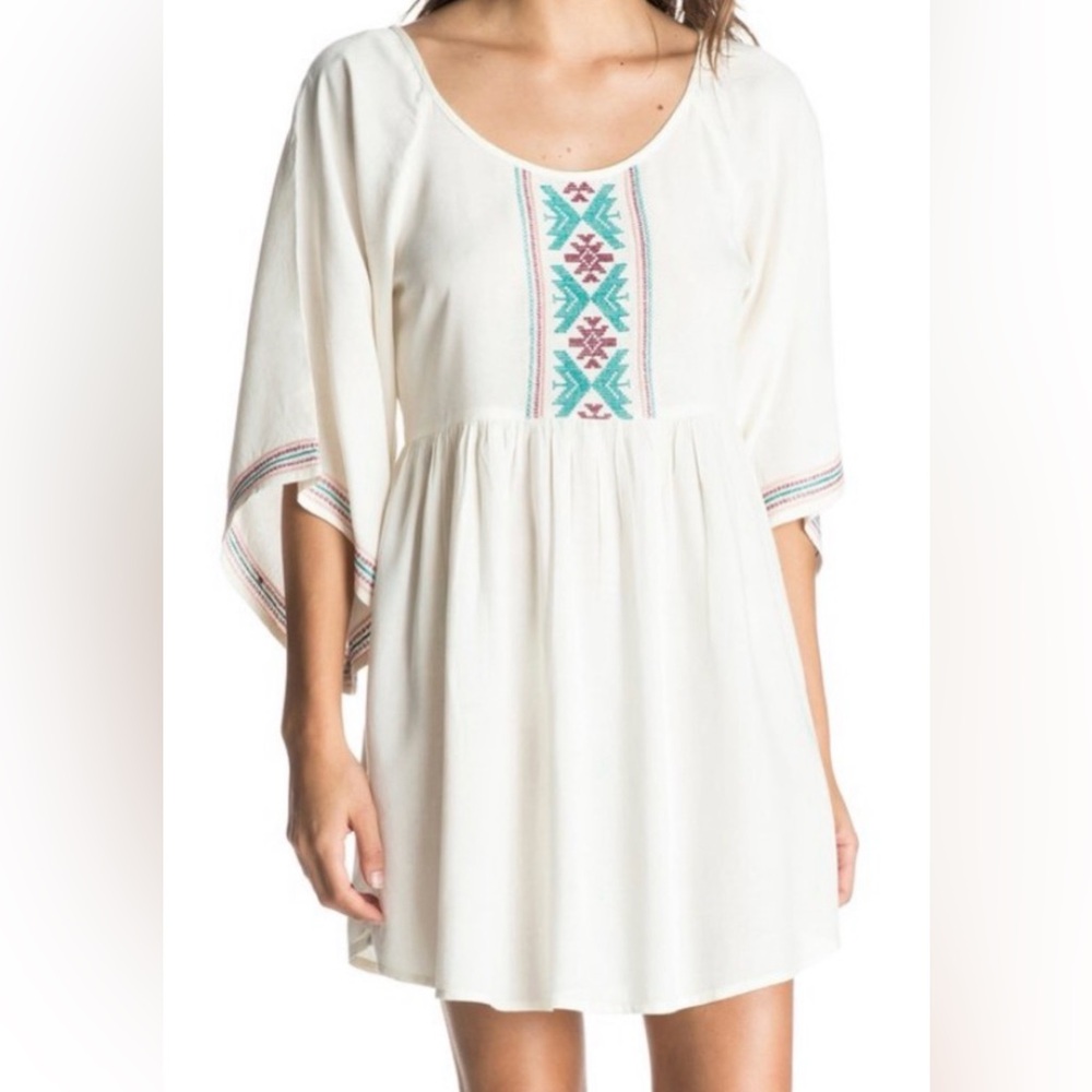 NWT Roxy cream bohemian embroidered mini dress or cover-up. Breezy size Medium